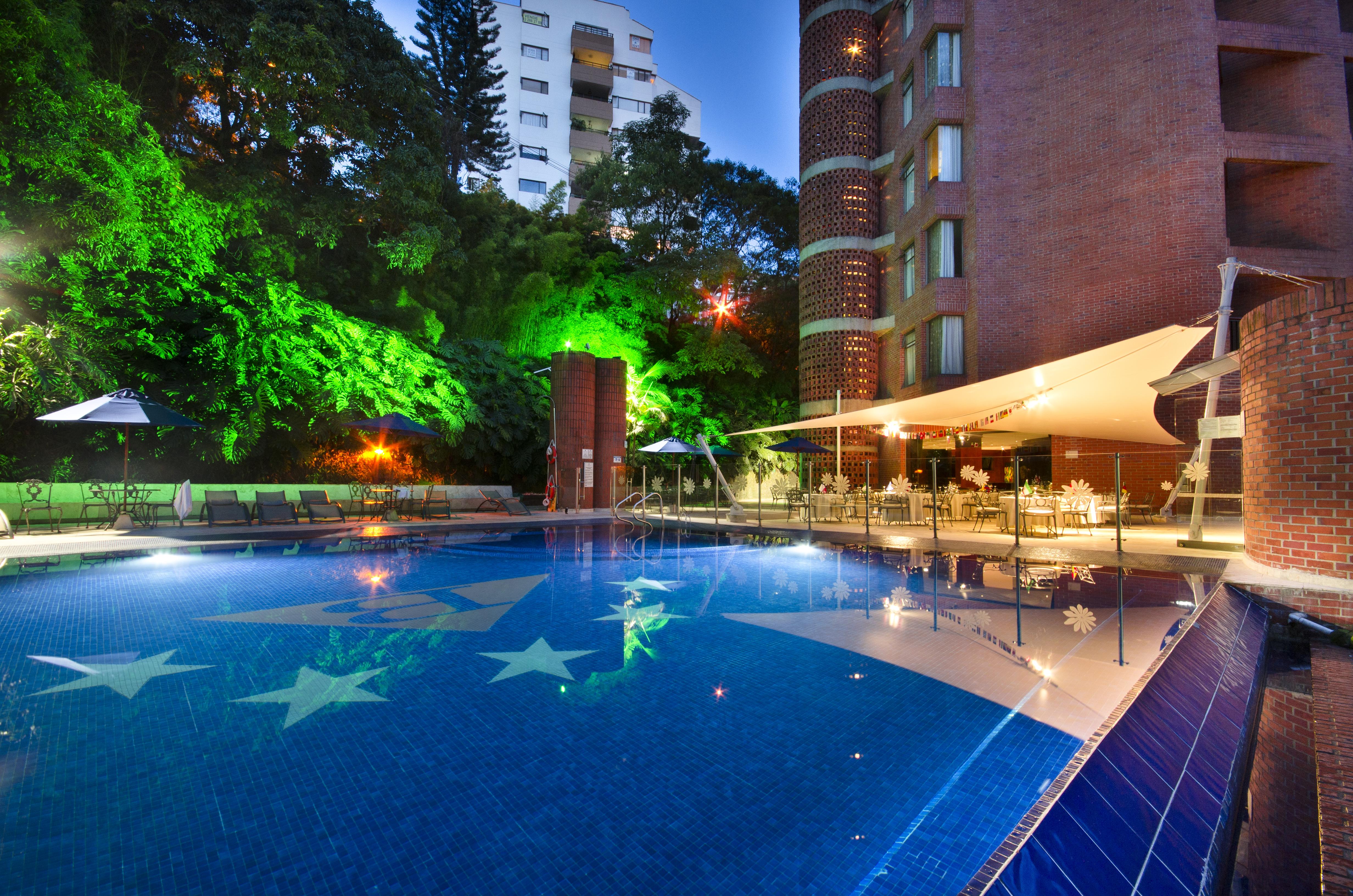 Hotel Dann Carlton Belfort Medellin Ngoại thất bức ảnh The pool at the hotel