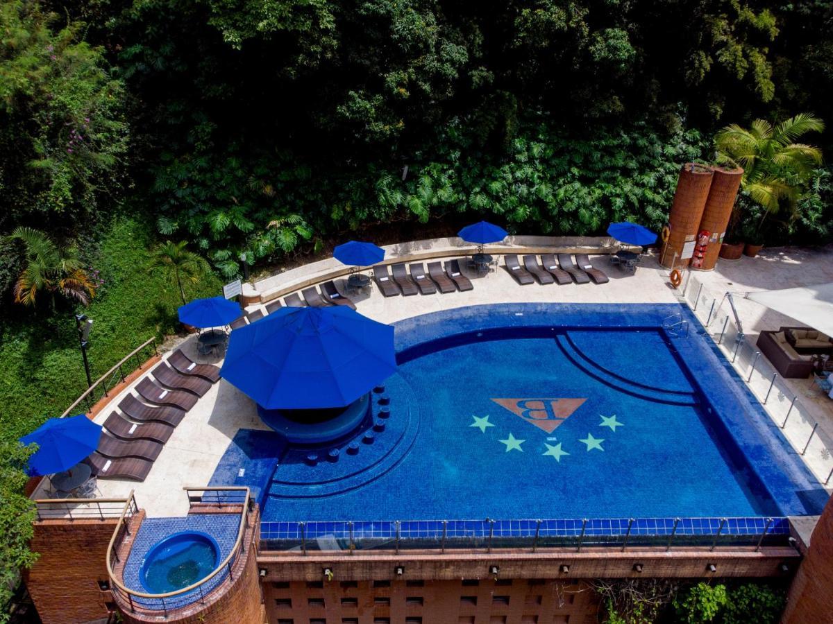 Hotel Dann Carlton Belfort Medellin Ngoại thất bức ảnh The swimming pool at the hotel
